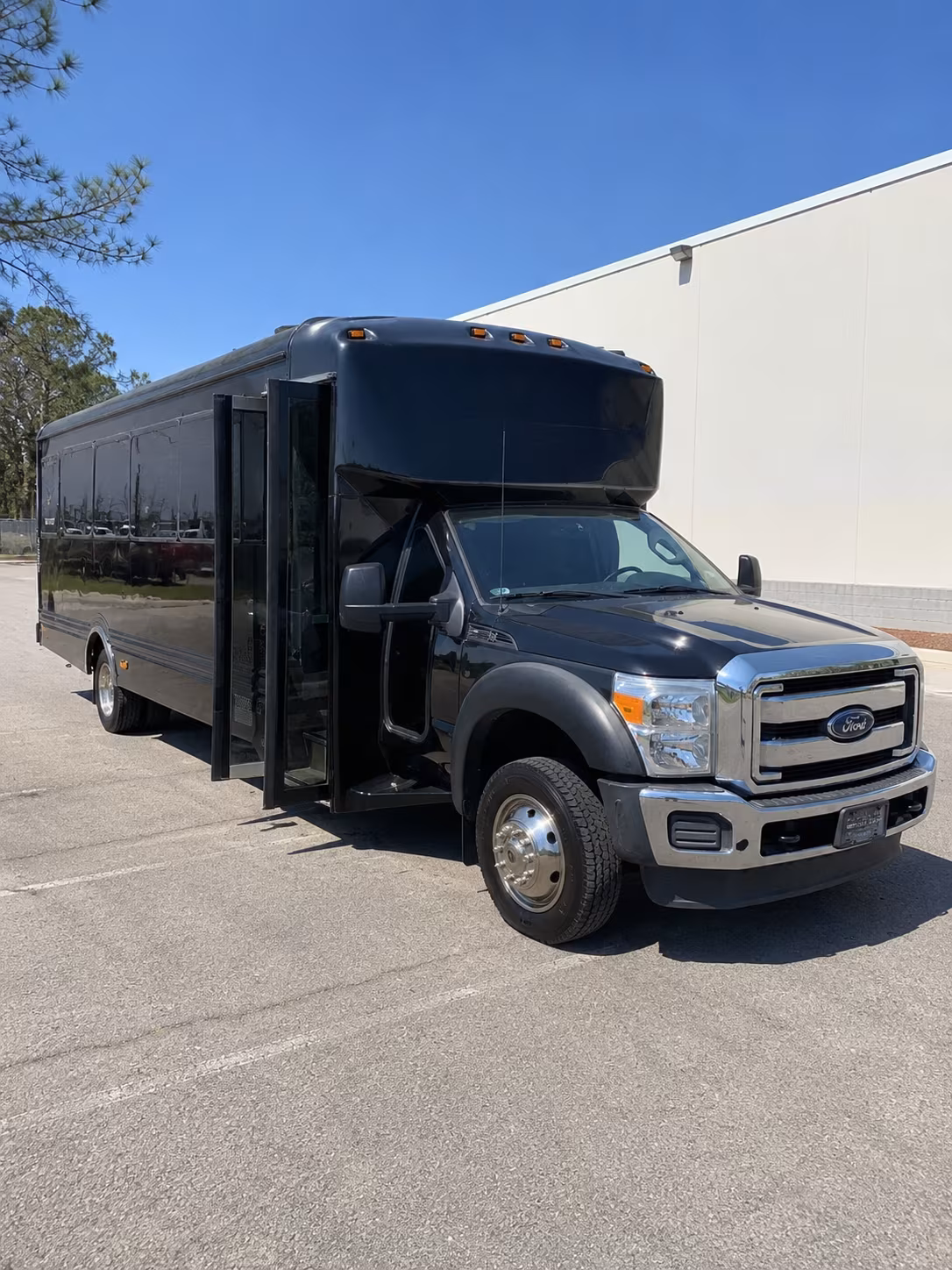 18 Passenger Party Bus Exterior