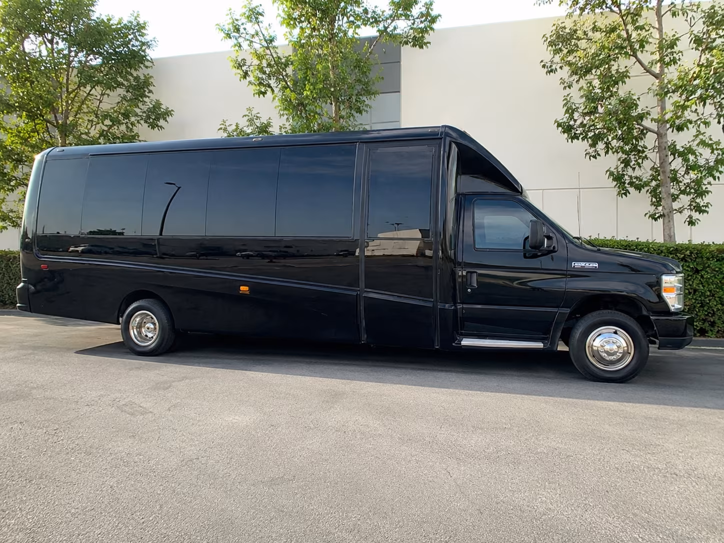 Jacksonville Airport Shuttle & Transportation party bus exterior